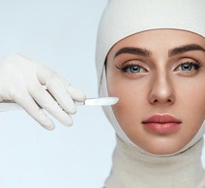 1_LEAD_IMAGE_Patient_with_head_in_bandages_and_scalpel_SOURCE_Shutterstock