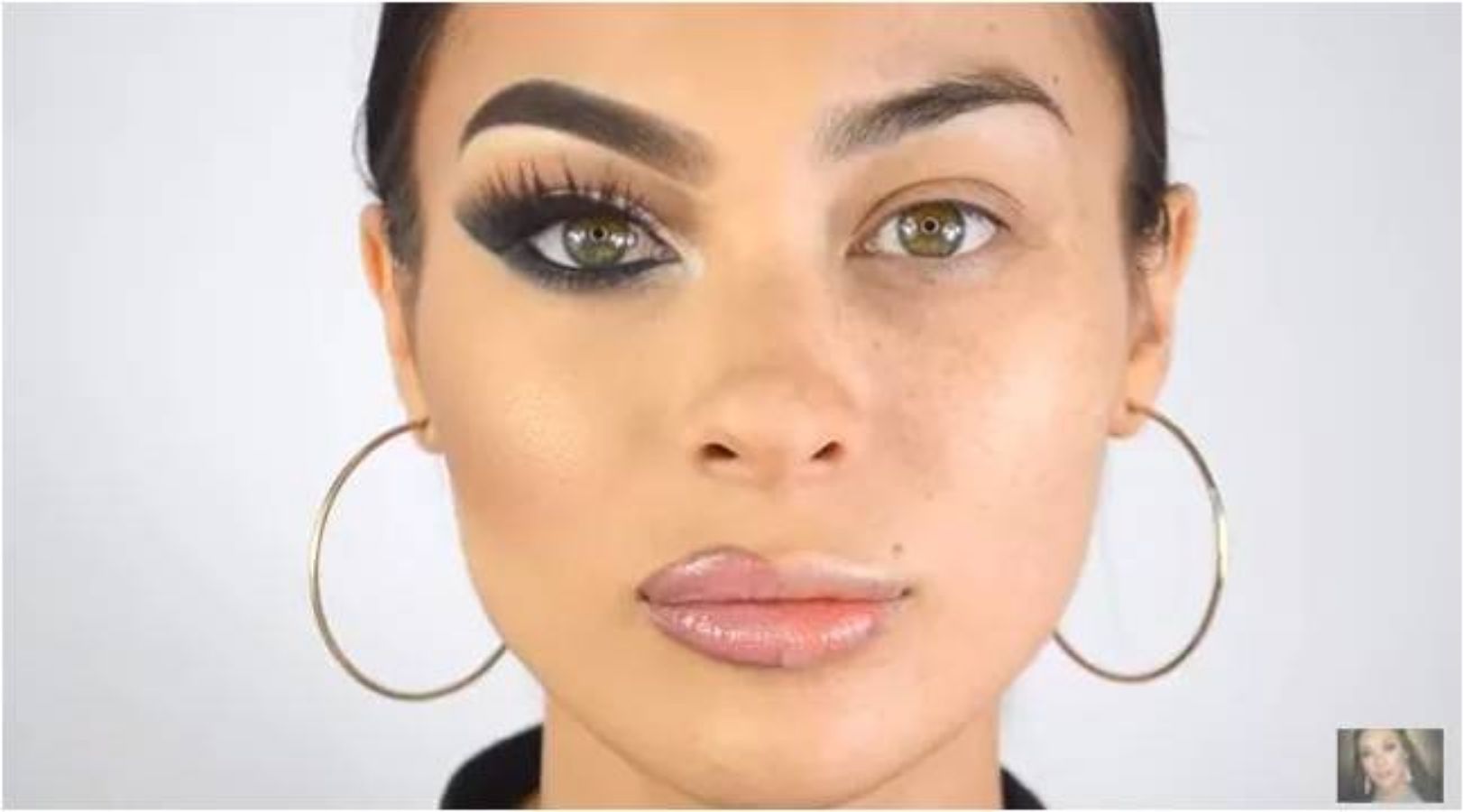 Women Show Half Face With Makeup And Show The Change