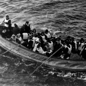 titanic-survivors-lifeboat