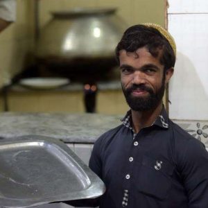 peter-dinklages-doppelganger-from-pakistan-makes-his-acting-debut-as-tyrion-lannister-in-an-ad-740×500-2-1556706846