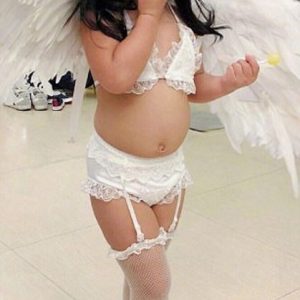 toddler-dresses-up-victorias-secret-angel-4